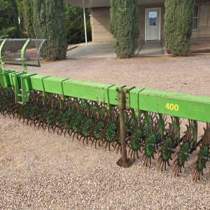Cultivadora tipo gallina John Deere , F-6368