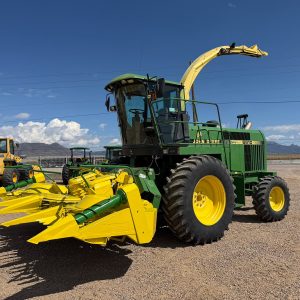 Ensiladora John Deere Modelo 6810, F-6852